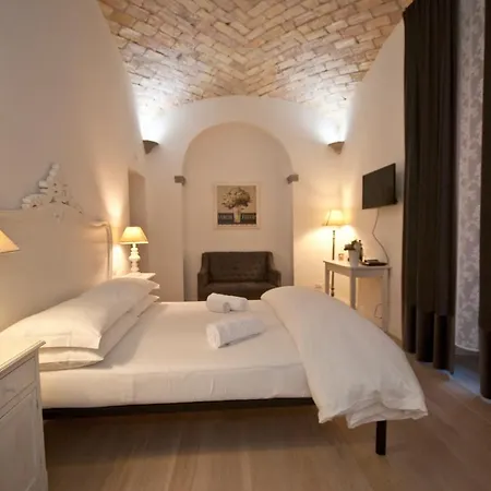 La Finestra Sul Colosseo Bed & Breakfast 4*